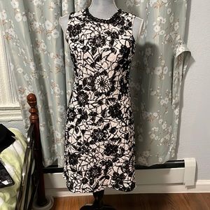 Preowned Karl Lagerfield sz 0 lace dress